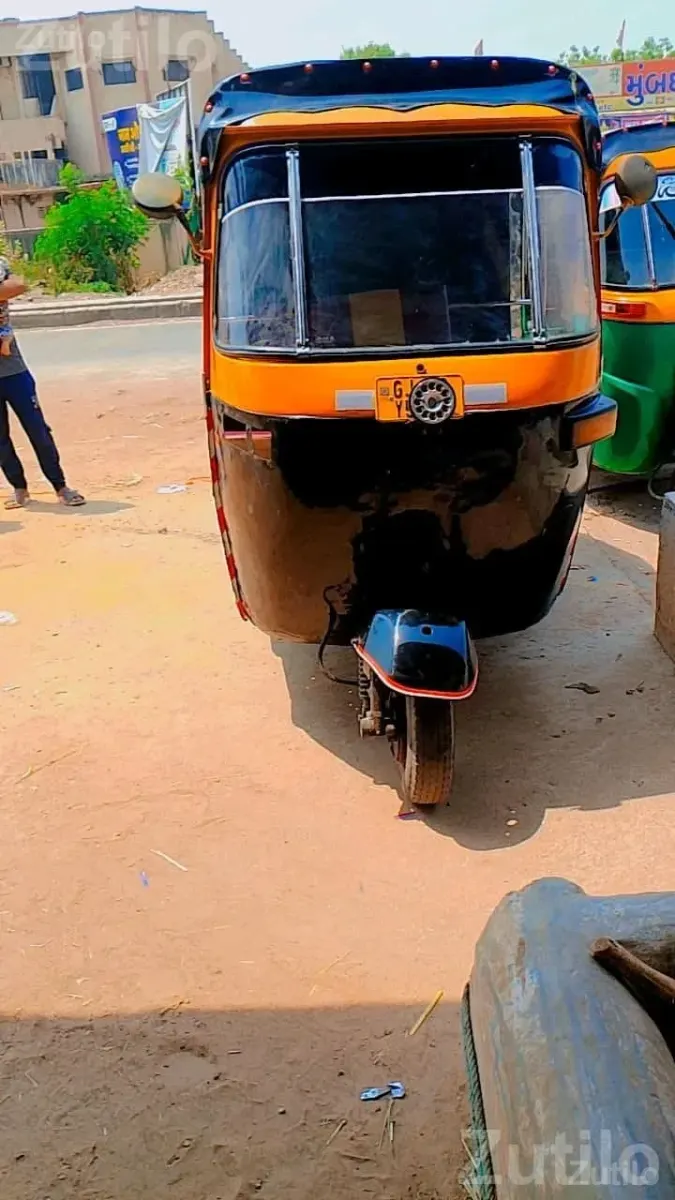 2010 Auto Rickshaw Passenger Vehicle - ઓટો રિક્ષા - સુરત શહેર - Image 3