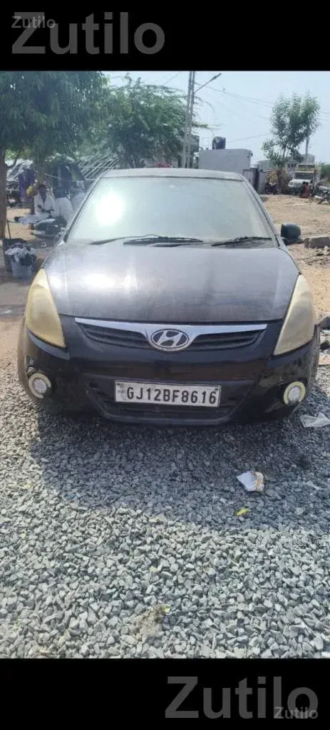2011 Hyundai i20 Petrol Hatchback - Cars - Bhuj - Image 4