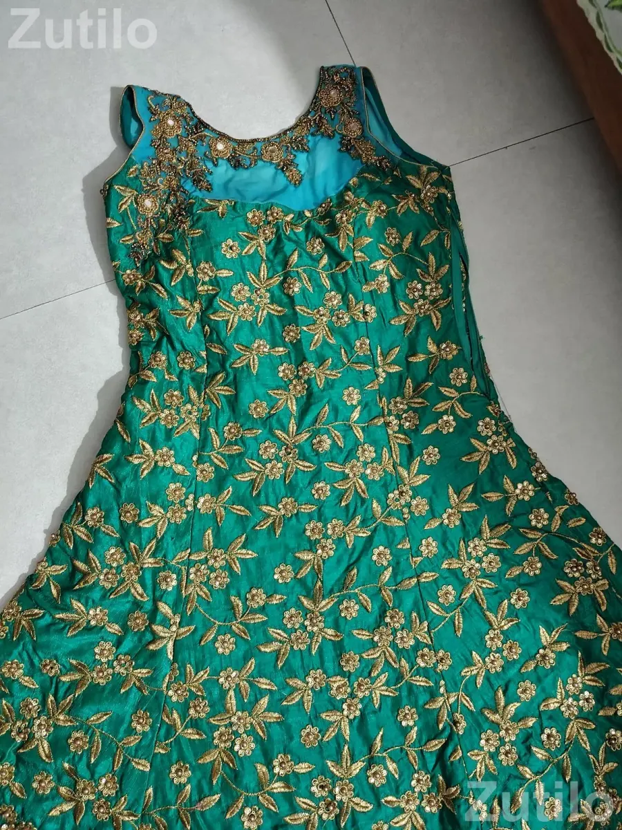 Partywear gown - ફેશન ઍક્સેસરીઝ - અમદાવાદ શહેર - Image 2