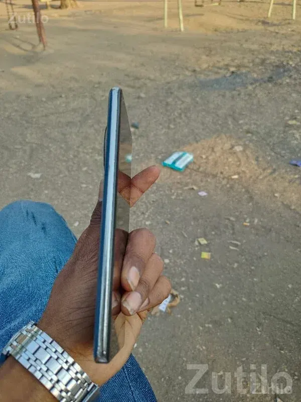 Sleek Full‑Screen Android Smartphone - મોબાઇલ ફોન - ધારી - Image 2