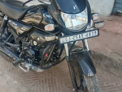 Hero HF Deluxe Black Motorcycle 2023 Hero HF Deluxe Black Motorcycle 2023
