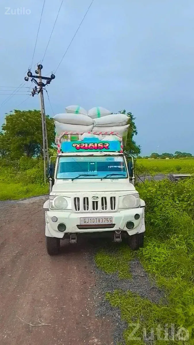 White Mahindra Pickup Cargo Truck - Cars - Bhanvad - Image 2