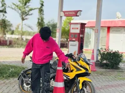 Bajaj Pulsar RS 200 Sports Bike 2015