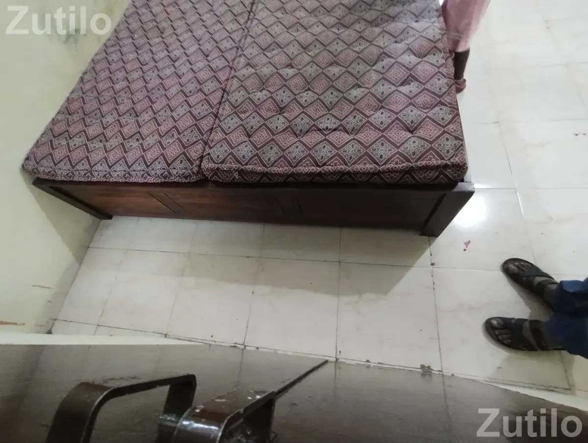 King size Shisham wood bed( 6'X6.5') - પલંગ અને ગાદલા - અમદાવાદ શહેર - Image 3