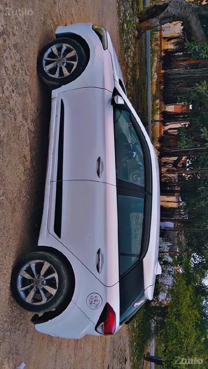 Hyundai i20 Asta - કાર - માંગ્રોળ - Image 2