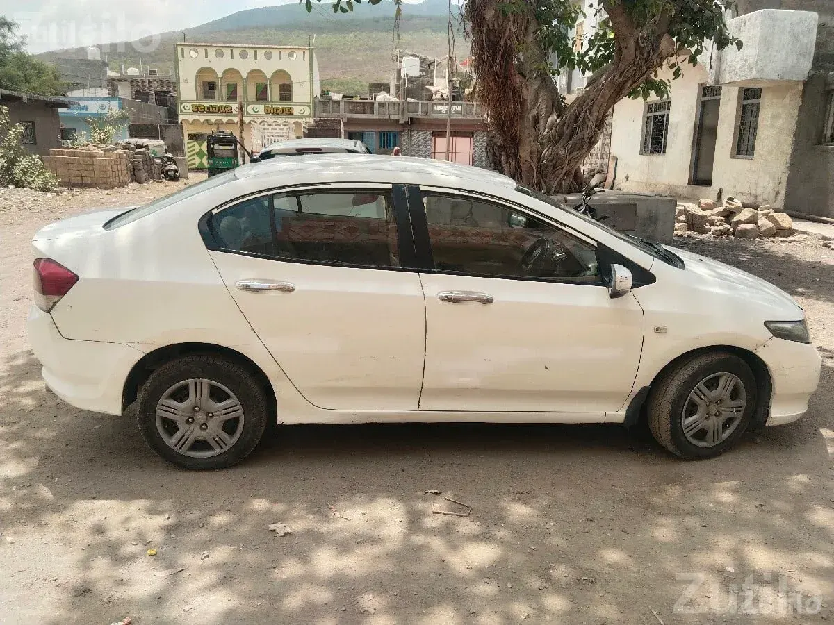 2011 Honda City White Sedan, 5th Owner - Cars - Junagadh City - Image 3