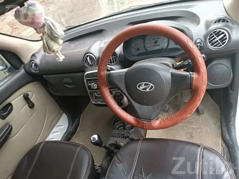 Hyundai Santro 2011-12 Model White Car - Cars - Patan City - Image 4