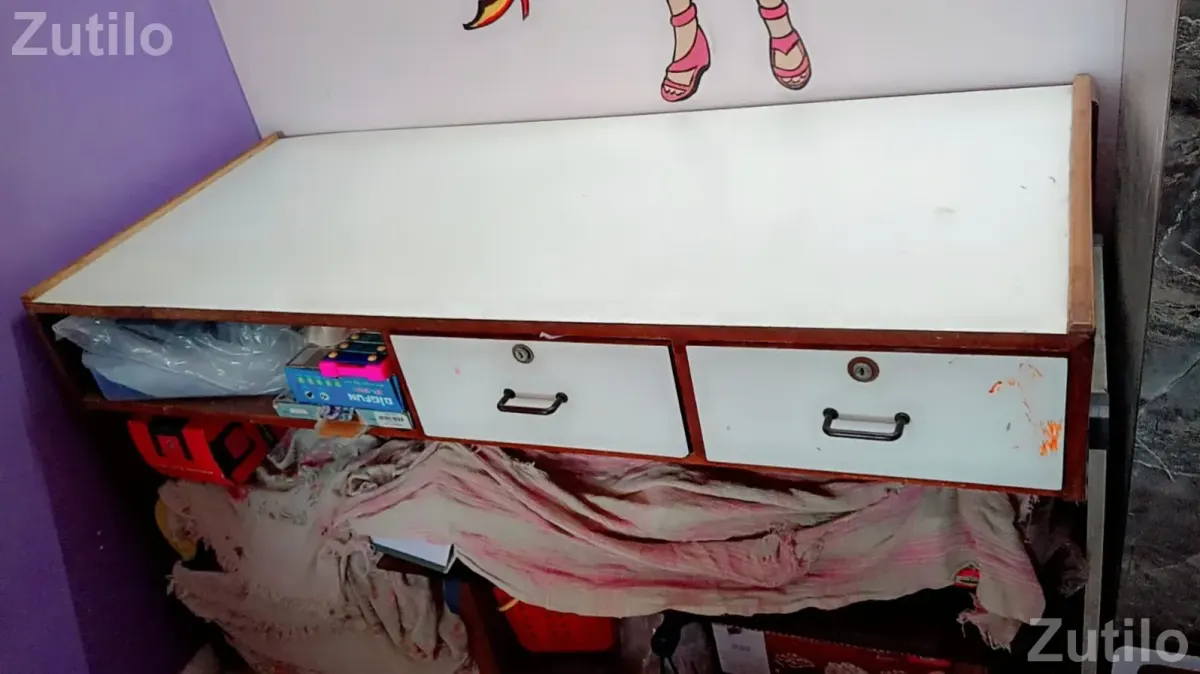 Study table in good condition - ઓફિસ ફર્નિચર - અમદાવાદ શહેર - Image 2