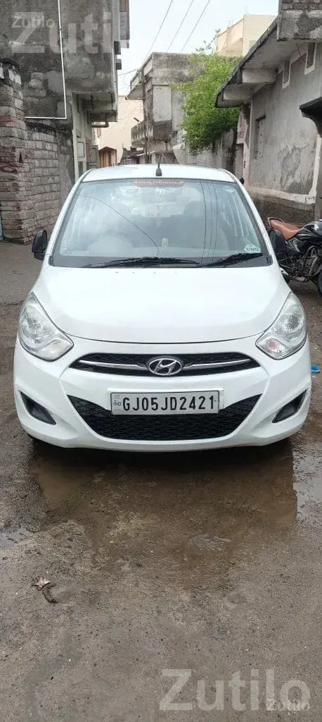 2013 Hyundai i10 Petrol CNG Hatchback - કાર - લાઠી - Image 2