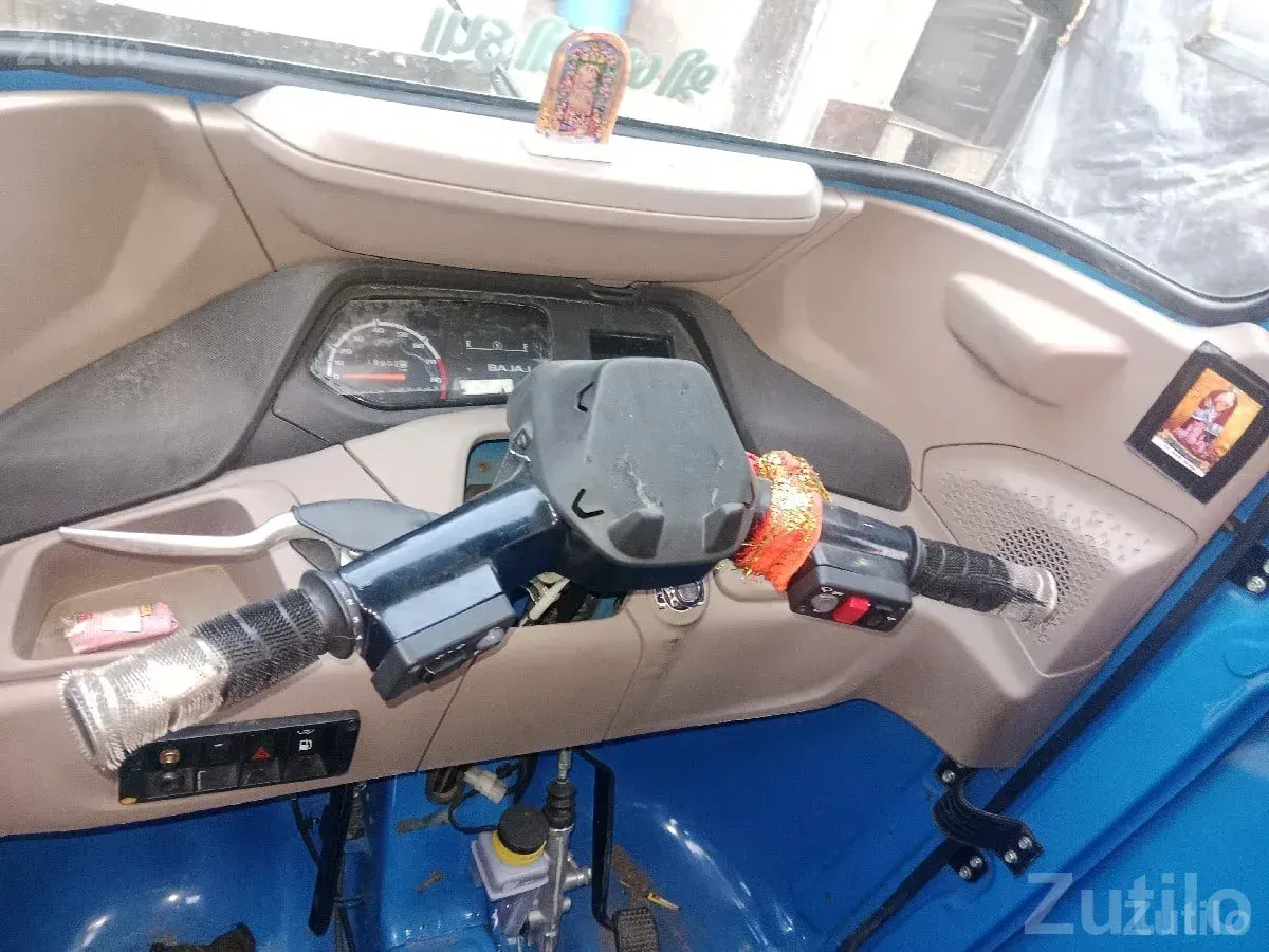 Bajaj Maxima CNG auto rickshaw 2025 - Auto Rickshaws - Bhanvad - Image 2