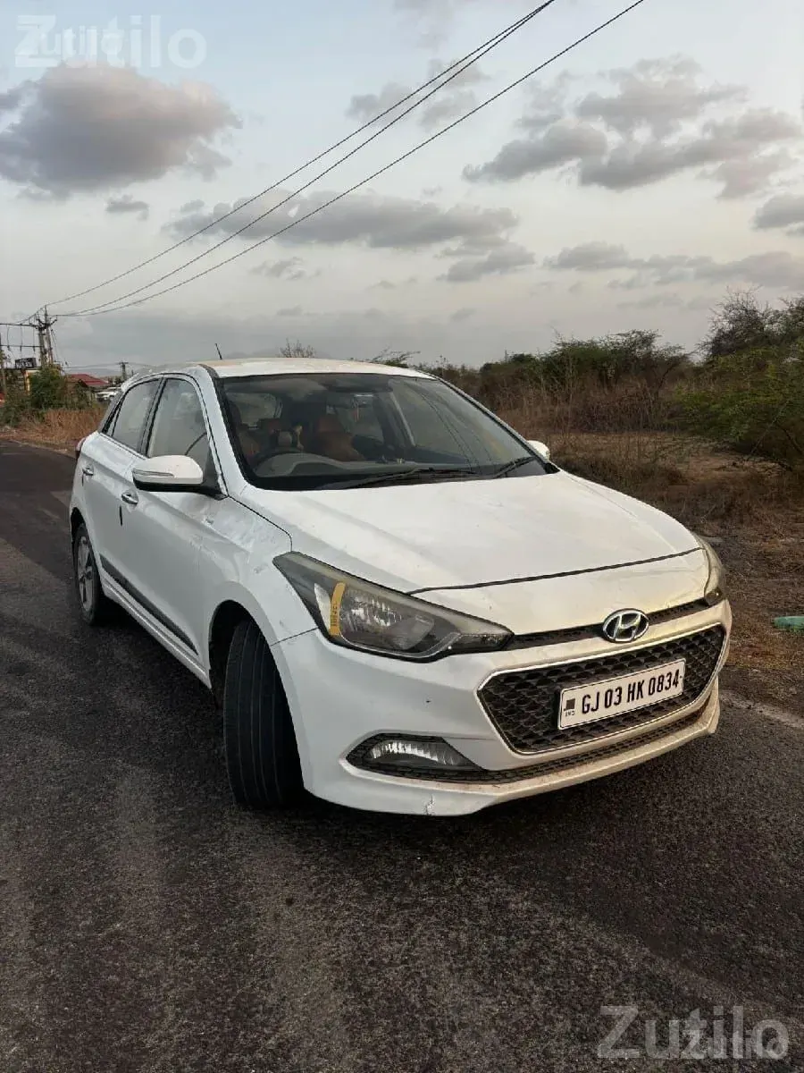 2015 Hyundai i20 Diesel Top Model White - કાર - રાજકોટ શહેર - Image 3