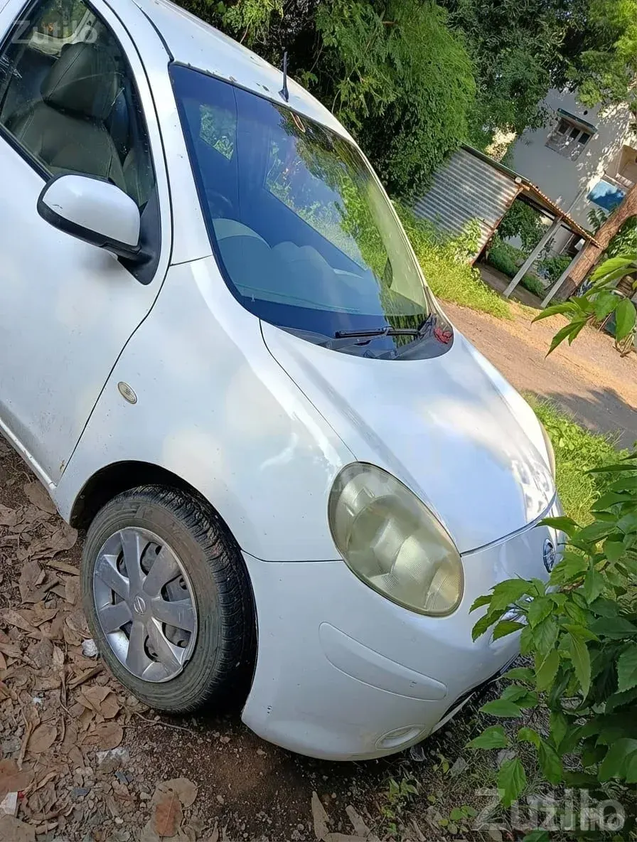 Nissan Micra 2011 White Hatchback - કાર - જામજોધપુર - Image 3