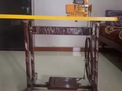 New Box Pack Overlock Sewing Machine with Motor
