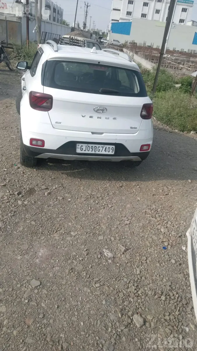 Passenger Car for Sale in White - કાર - જામજોધપુર - Image 3