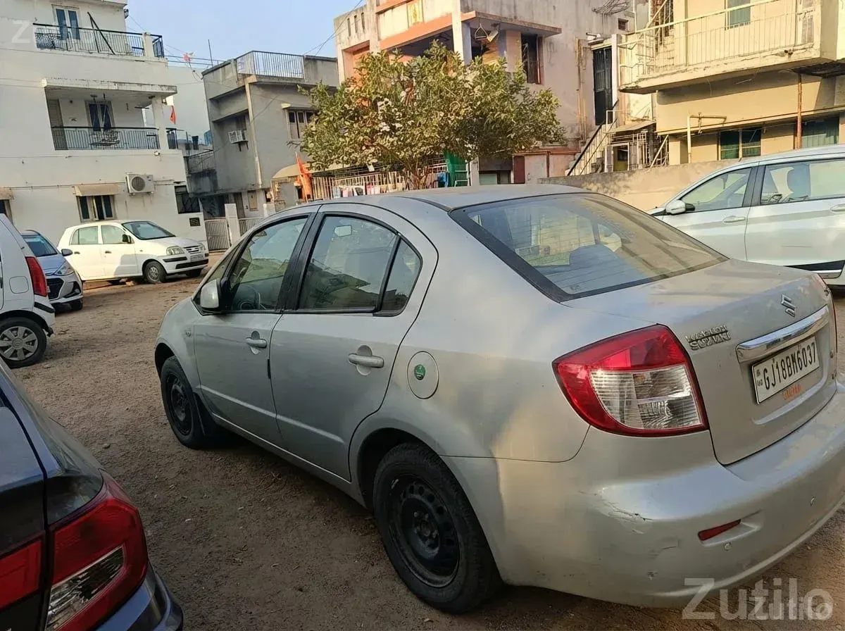 Maruti Suzuki SX4 Silver Sedan - Cars - Gandhinagar City - Image 4