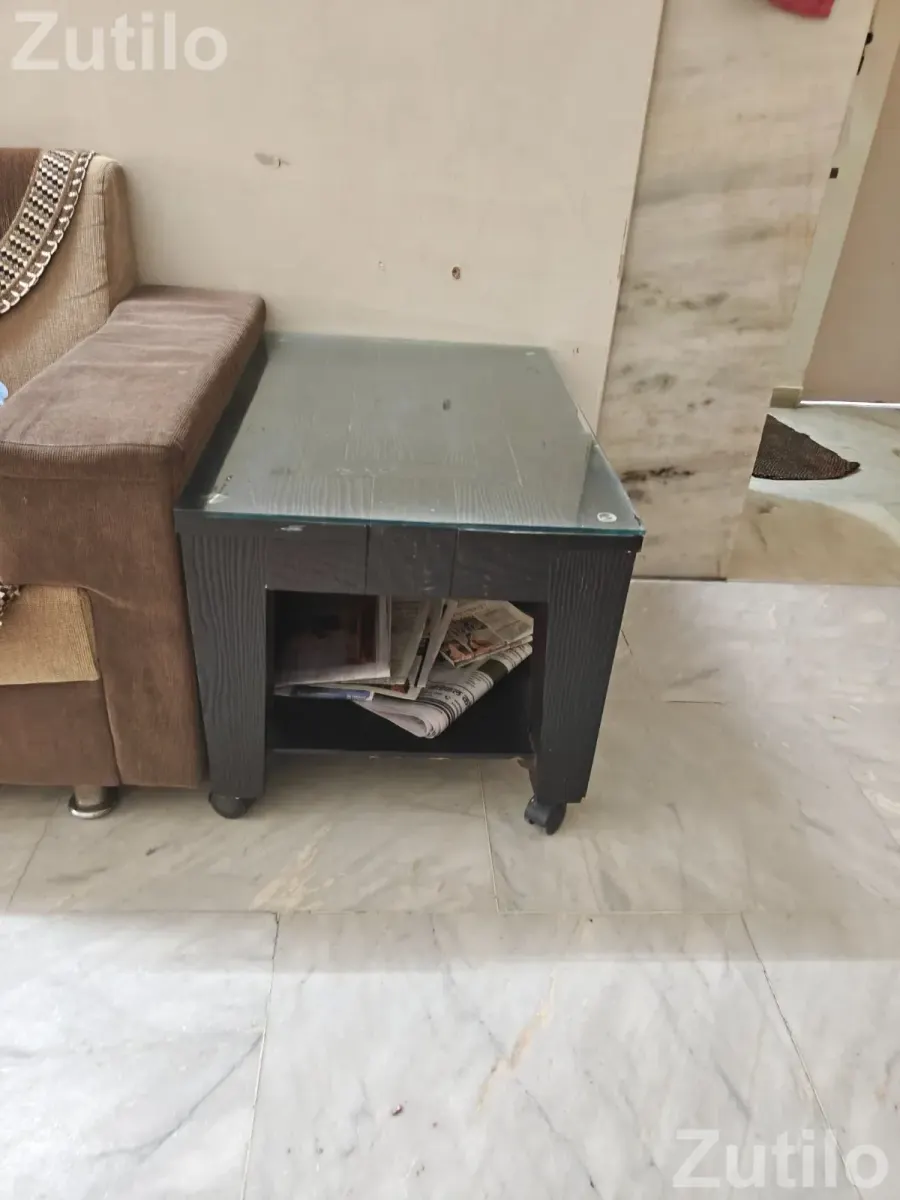 Sofa set with center table - સોફા સેટ અને કાઉચ - અમદાવાદ શહેર - Image 5