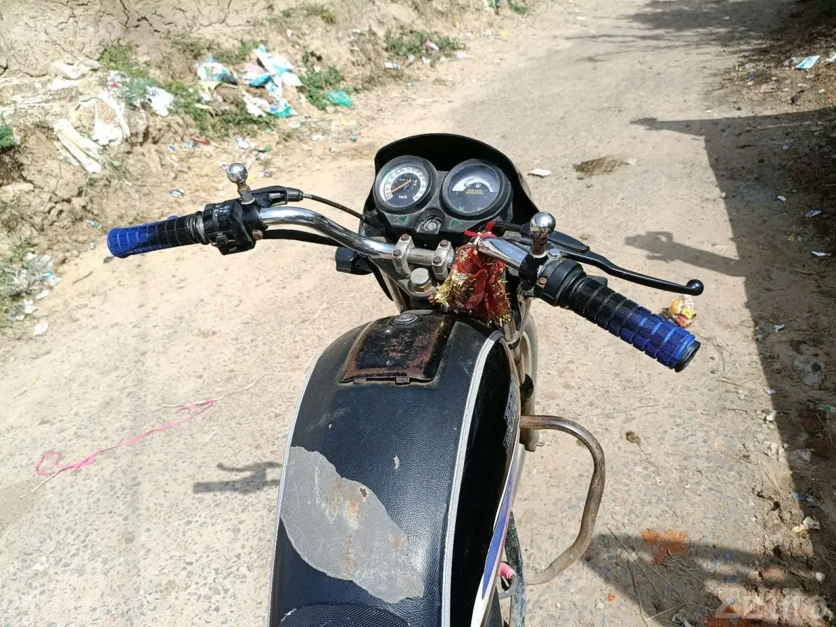 Used Commuter Motorcycle Black Red - બાઇક્સ - સાણંદ - Image 4