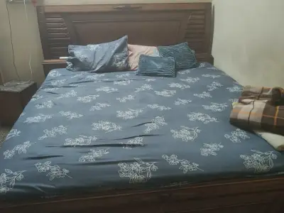 Double Bed with peti palang. Double Bed with peti palang.