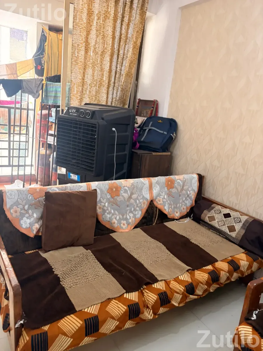 Sofa nd dinning table - સોફા સેટ અને કાઉચ - અમદાવાદ શહેર - Image 3
