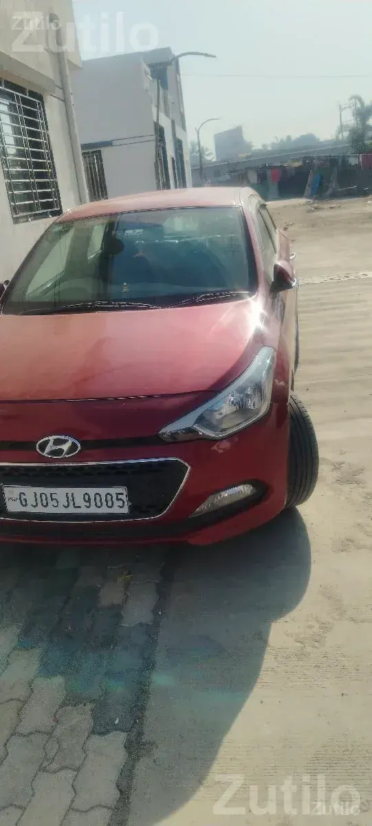 Hyundai i20 2015 Red Hatchback Car - Cars - Kamrej - Image 2