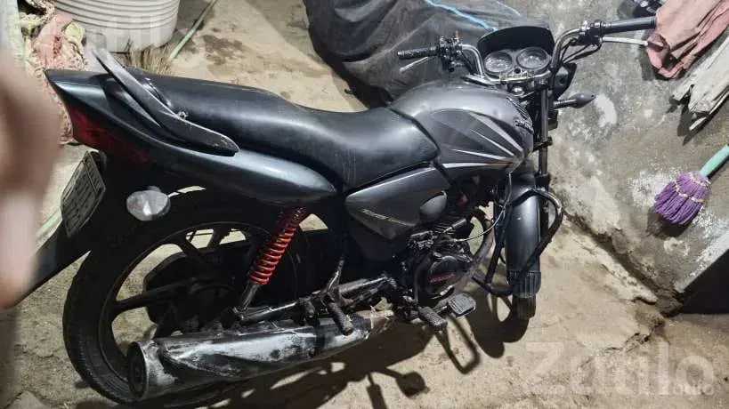 2013-14 Motorcycle with New Tyres - Bikes - Kodinar - Image 4