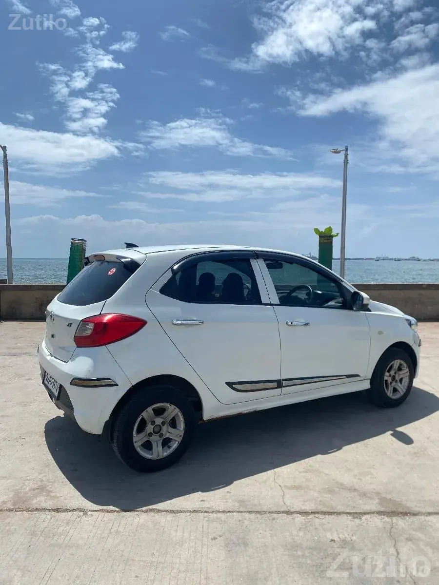 White Compact Hatchback Car for Sale - Cars - Bhanvad - Image 3