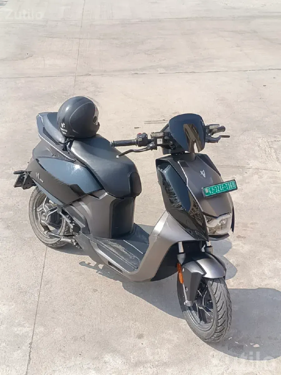 Hero Vida V1 Plus Electric Scooter Grey - Bikes - Sutrapada - Image 1
