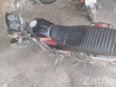 Hero HF Deluxe 2015 Bike with Gas Kit Hero HF Deluxe 2015 Bike with Gas Kit
