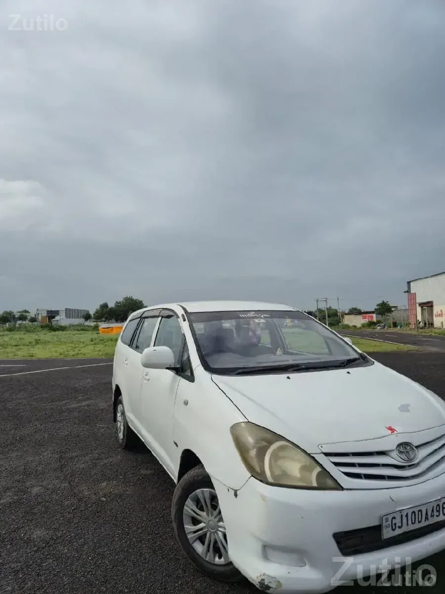 Toyota Innova White MPV - કાર - જસદણ - Image 2
