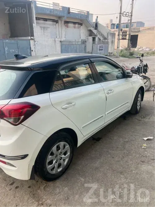 Hyundai i20 Sportz 2017 Petrol Car - કાર - કોટડા સાંગાણી - Image 2