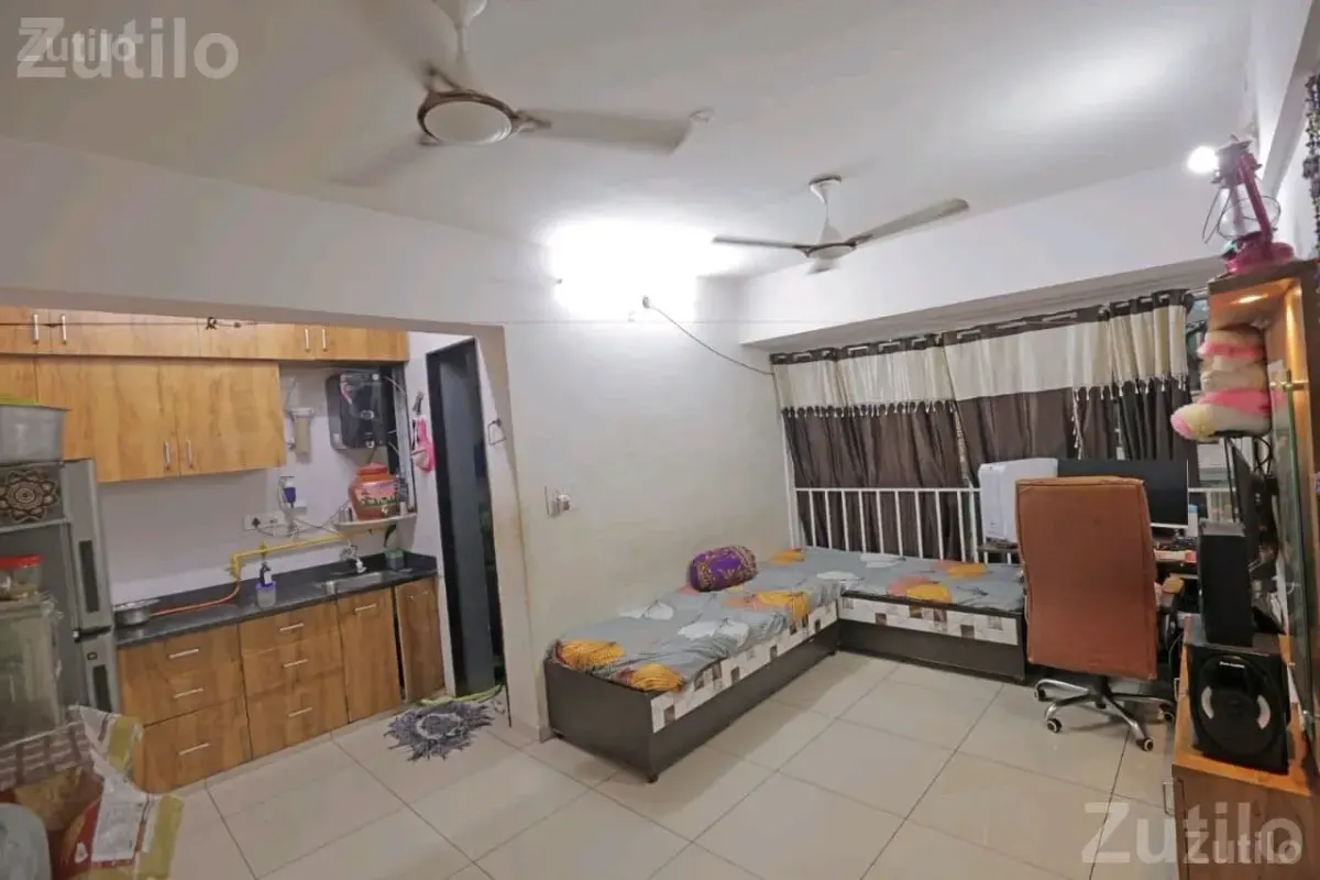 1 BHK Flat for Sale with Furnished Interior - ઘર વેચાણ માટે - રાજકોટ શહેર - Image 5