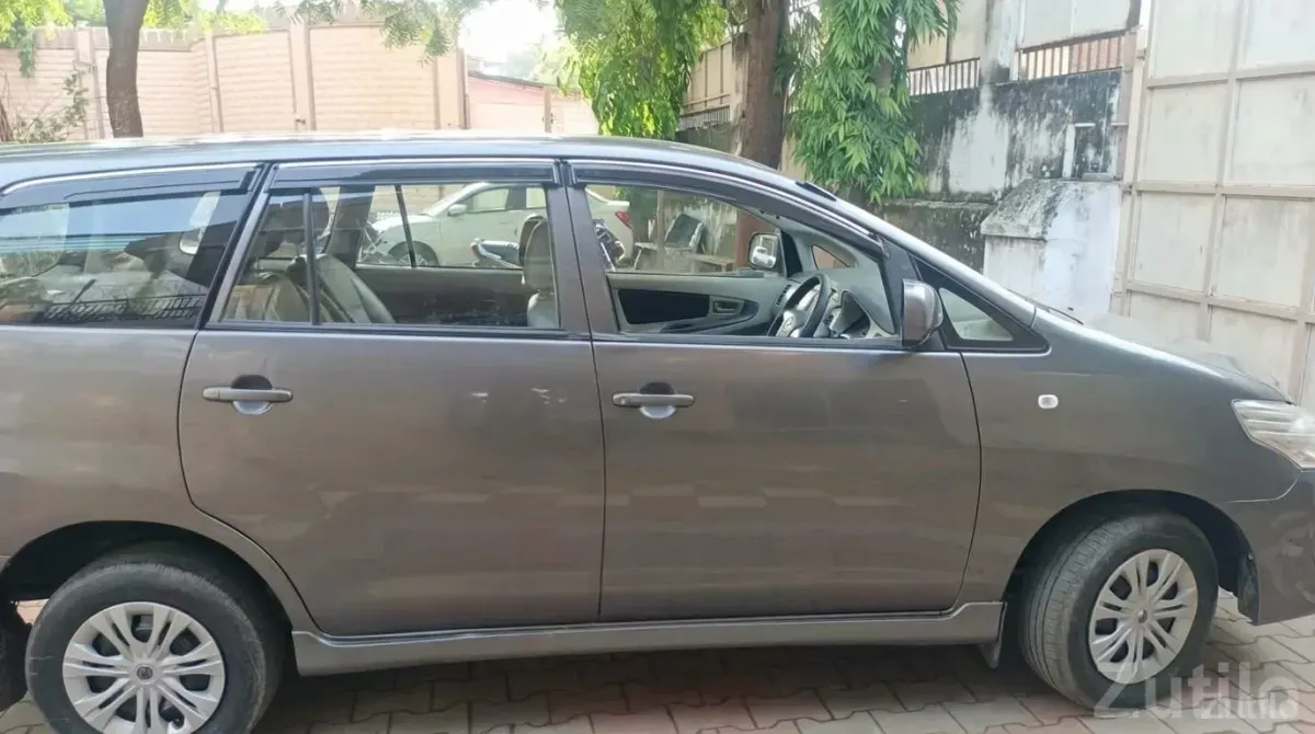 Toyota Innova Spacious Family MPV - કાર - અમદાવાદ શહેર - Image 4