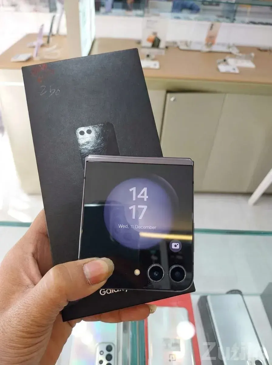 Samsung Galaxy Z Flip5 5G 8GB 256GB New - મોબાઇલ ફોન - અમદાવાદ શહેર - Image 2