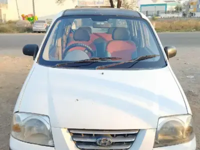 Hyundai Santro Petrol – White Hatchback Hyundai Santro Petrol – White Hatchback