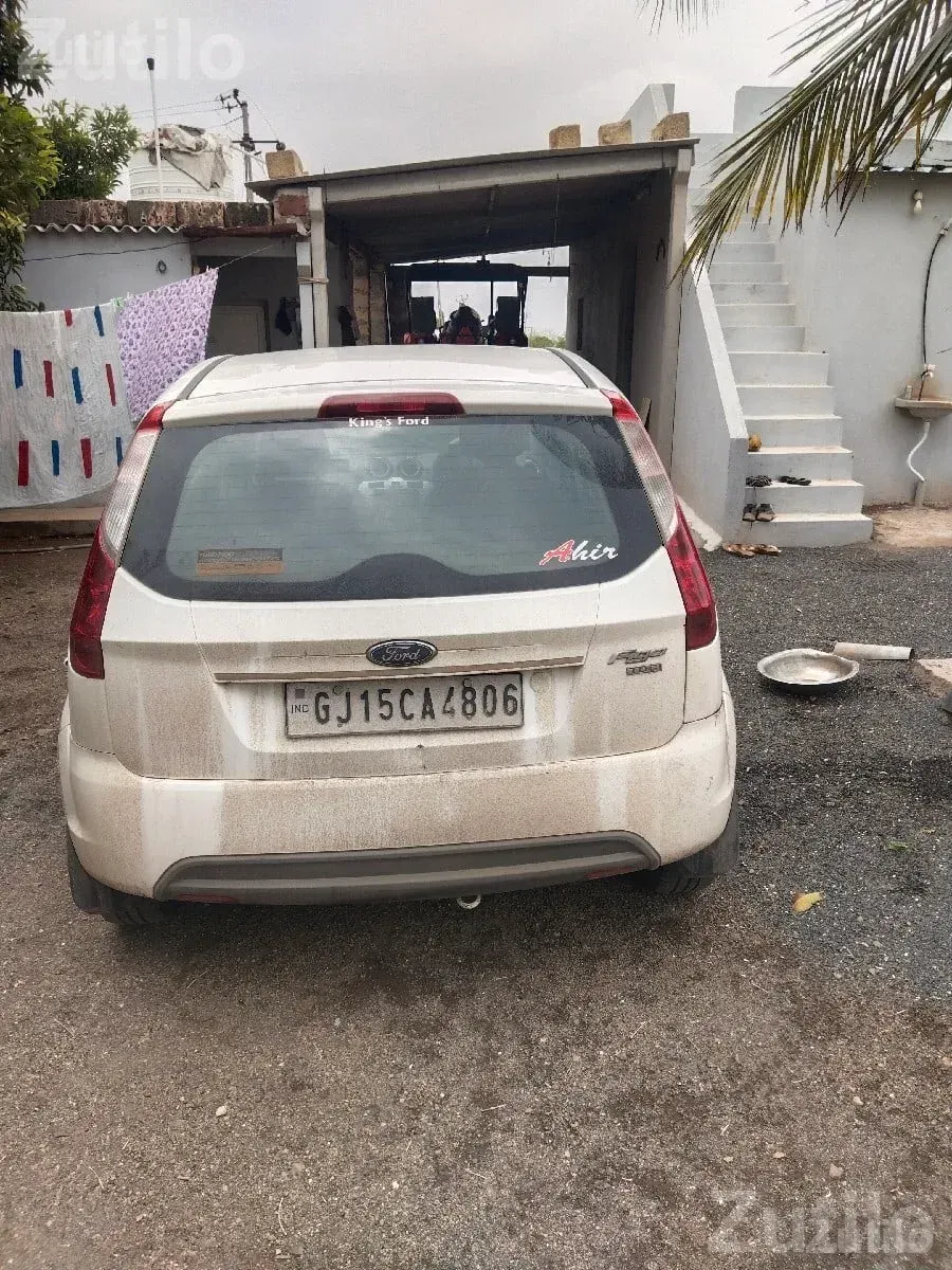 Ford Figo 2012 White Hatchback, 2 Owners - Cars - Khambhalia - Image 2