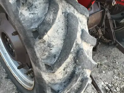 13.6-28 Tractor Tyre for Sale (Used) 13.6-28 Tractor Tyre for Sale (Used)