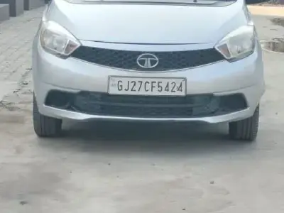 Tata Tiago XT Petrol CNG Silver Hatchback Tata Tiago XT Petrol CNG Silver Hatchback