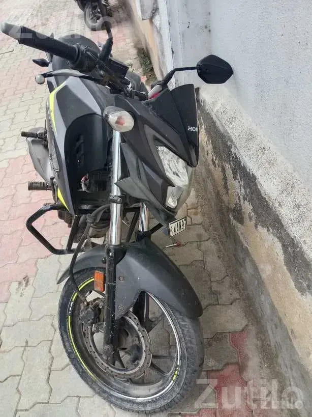 2018 Honda Bike Second Owner - Bikes - Una - Image 2