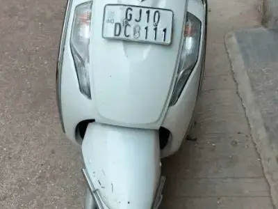 Suzuki Access 2018 White Scooter Suzuki Access 2018 White Scooter