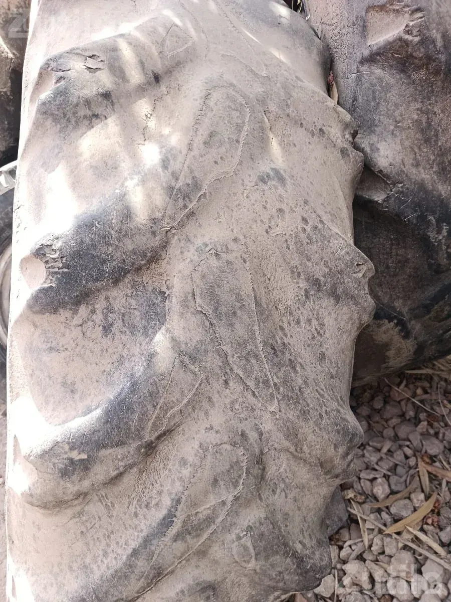 13.6-28 Used Tractor Tyre - ઓટો પાર્ટ્સ - પોરબંદર - Image 2