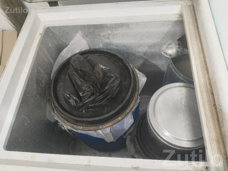 Momai Ice Cream Deep Freezer in Good Condition - Refrigerators - Kalyanpur - Image 3