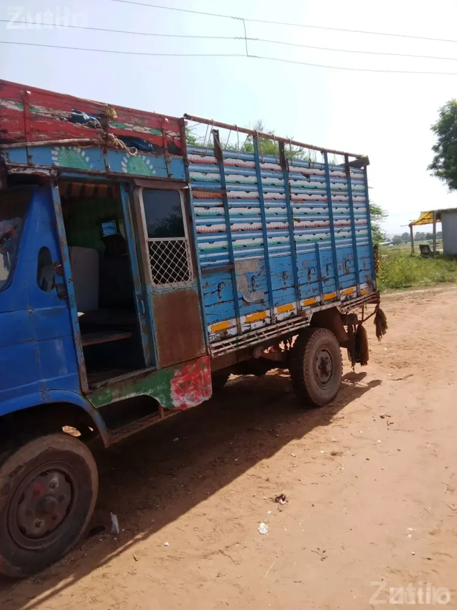 Used Cargo Truck 2000 Model - Trucks & Lorries - Himmatnagar - Image 5