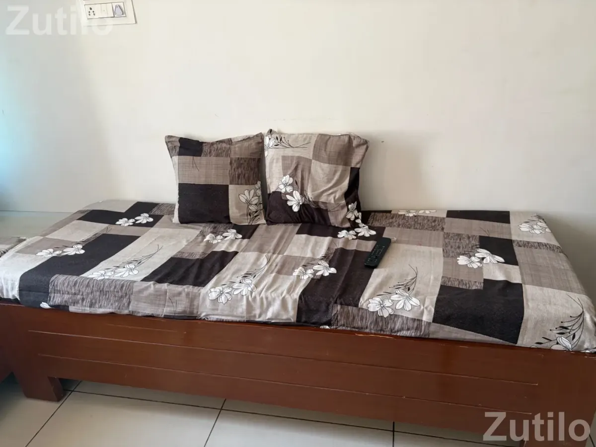Storage seti with mattress and pillows - Beds & Mattresses - Vadodara City - Image 4
