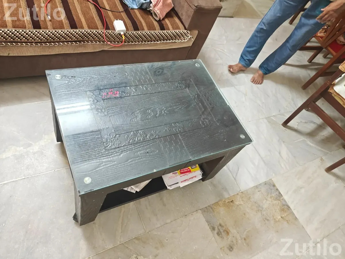 Sofa set with center table - સોફા સેટ અને કાઉચ - અમદાવાદ શહેર - Image 3