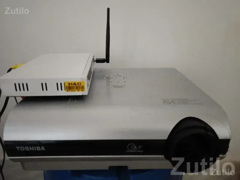 Multimedia Projector with AV & VGA Ports - મોબાઇલ ફોન - ધારી - Image 3