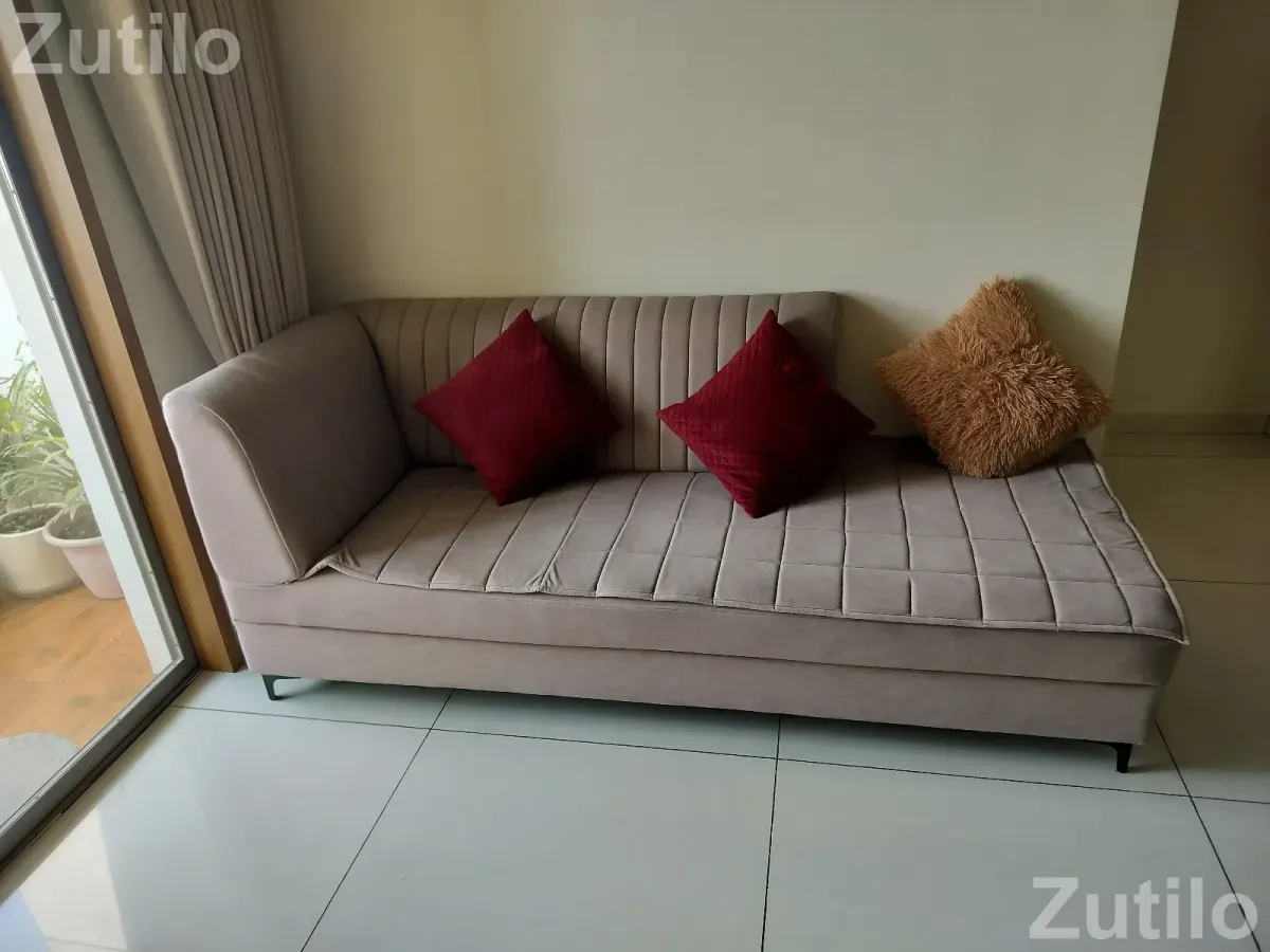 102" Long Brand New Fofa used only 2 Year with Launger 78" Long - સોફા સેટ અને કાઉચ - રાજકોટ શહેર - Image 4