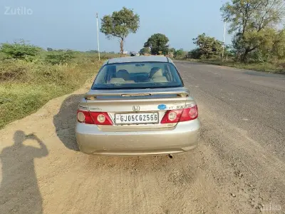 ફોર વીલ કાર વેચવાની છે ફોર વીલ કાર વેચવાની છે