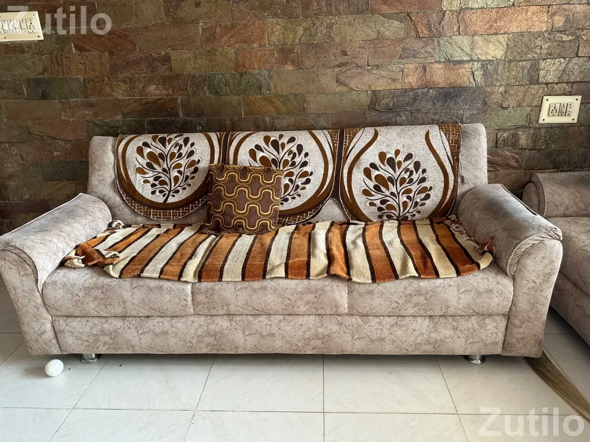 2 set of Sofa(4+2) - Sofa Sets - Gandhinagar City - Image 5