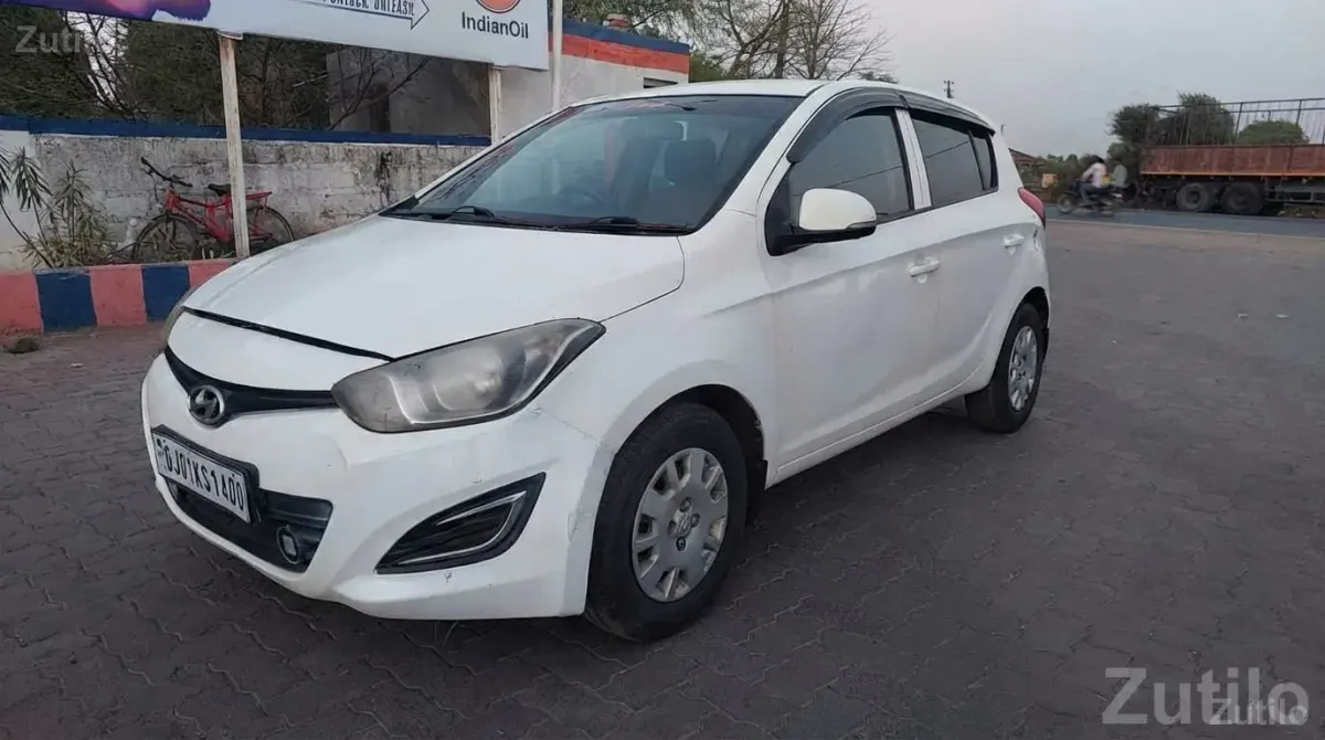 Hyundai i20 White Hatchback for Sale - કાર - જસદણ - Image 4