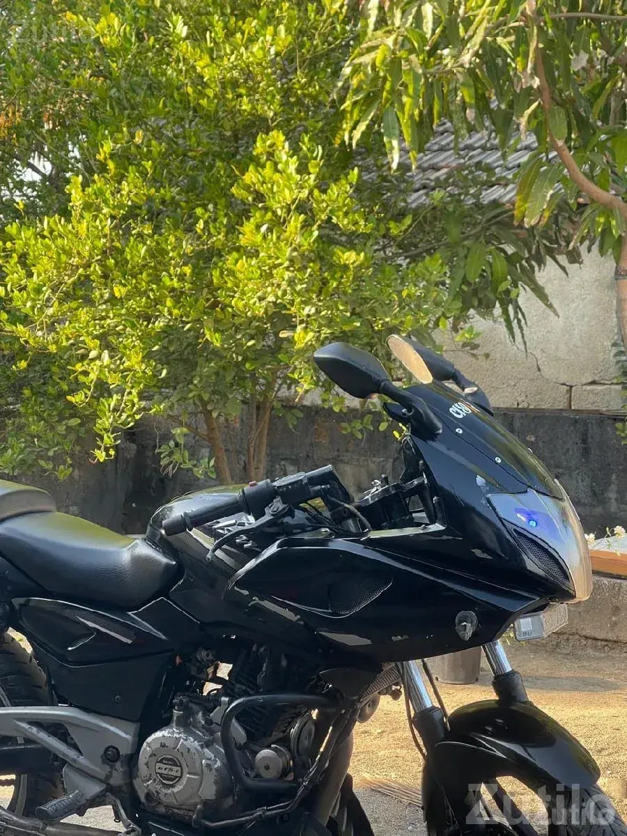 Bajaj Pulsar 220 Black Used Bike - Bikes - Bhanvad - Image 3